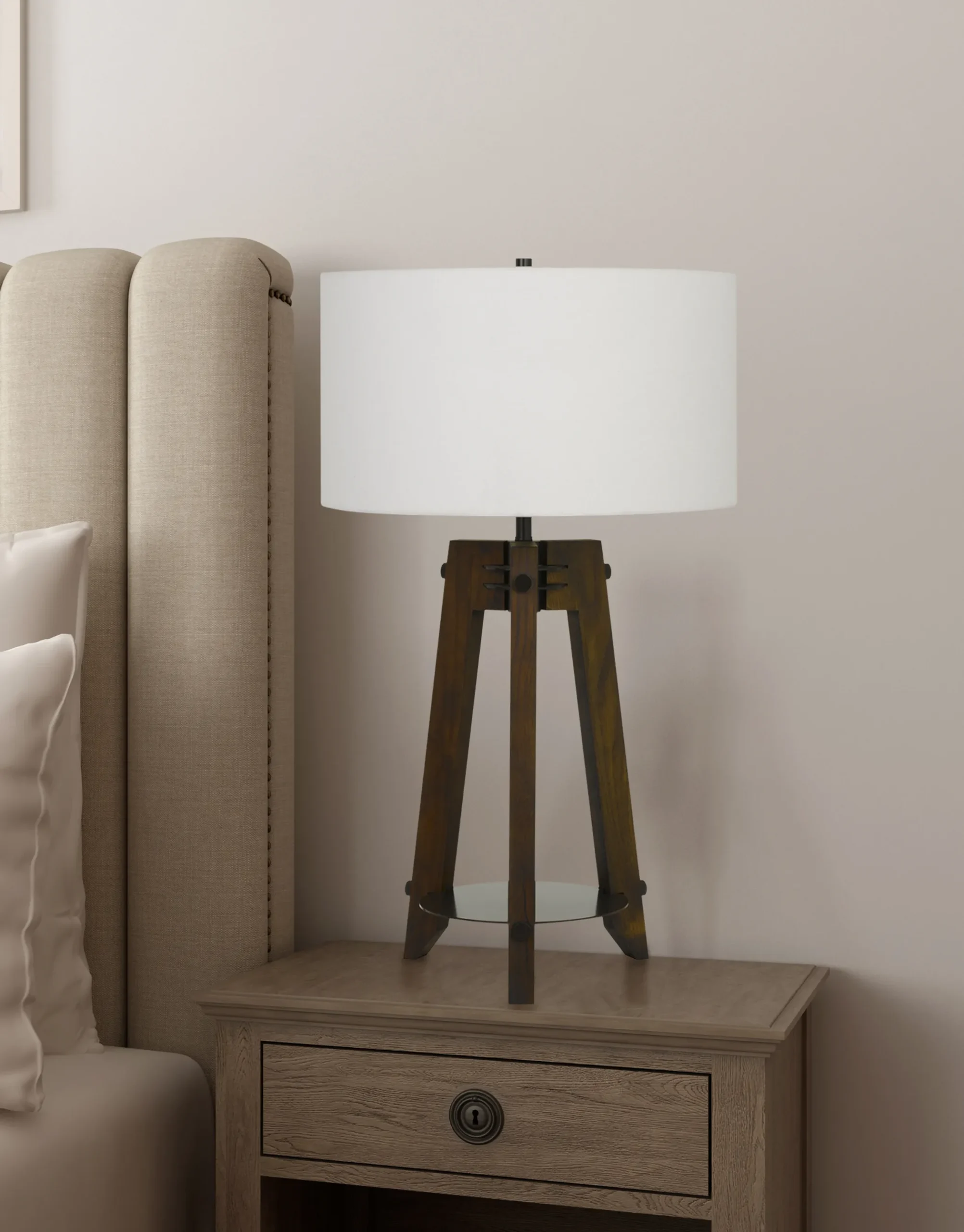 Đèn bàn chân kiềng kim loại màu nâu 81cm chụp trống màu trắng ngà - Ảnh 3