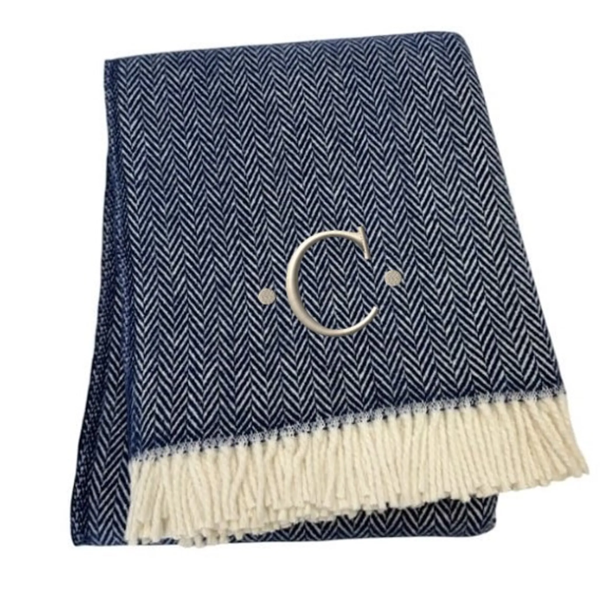 Chăn cotton pha dệt xương cá thêu chữ C màu xanh navy trắng, viền tua rua - Ảnh 3
