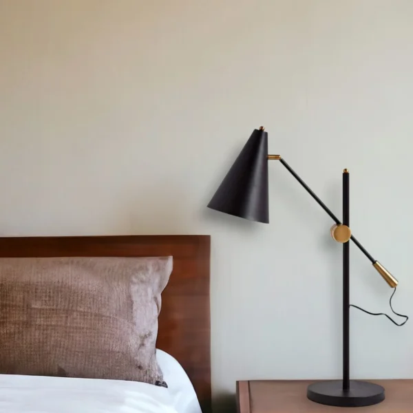 Đèn tay gấp kim loại màu đen 66cm chụp hình nón màu đen