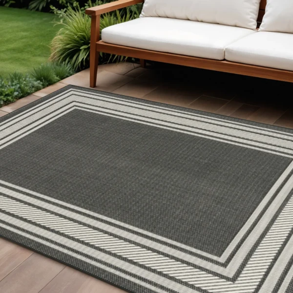 Thảm trải sàn 1,8m x 2,7m họa tiết hình học màu đen
