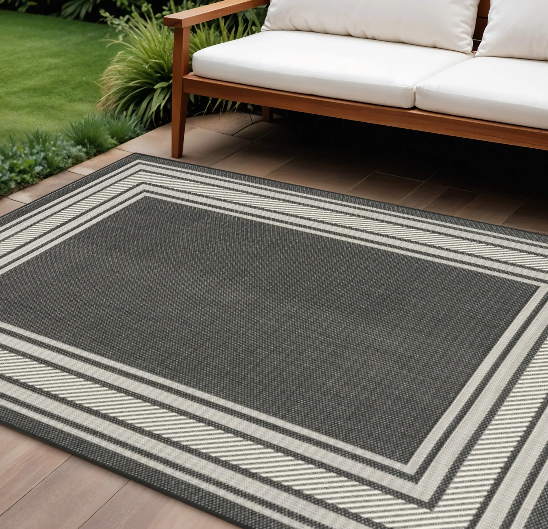 Thảm trải sàn 1,8m x 2,7m họa tiết hình học màu đen
