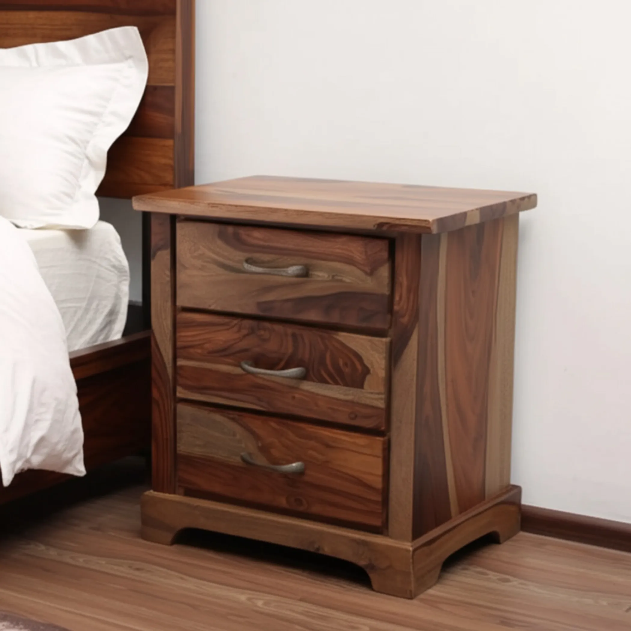 Tủ đầu giường gỗ tự nhiên 69cm ba ngăn kéo cạnh mộc màu nâu - Ảnh 2