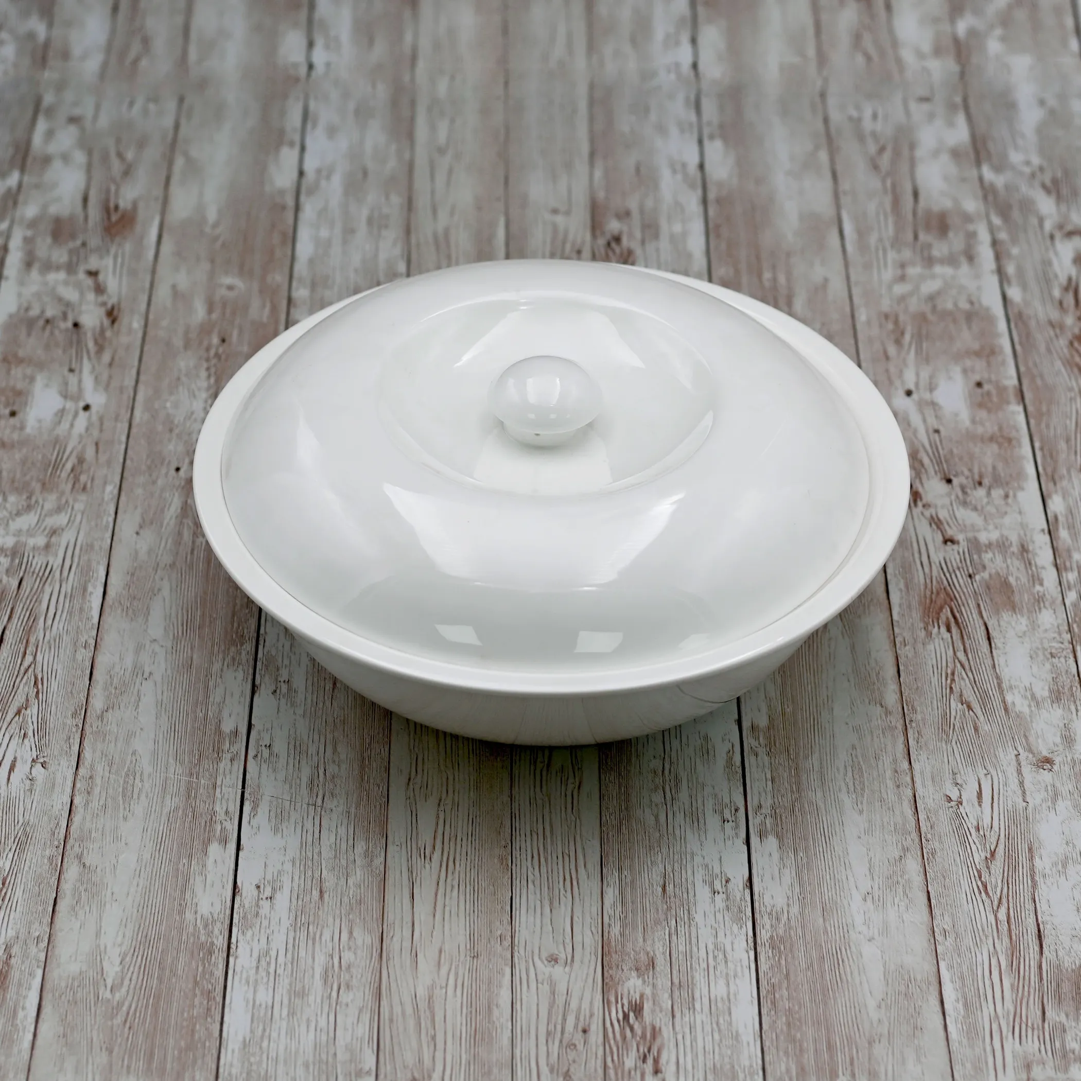 Tô sứ có nắp 26cm, dung tích 1.700ml