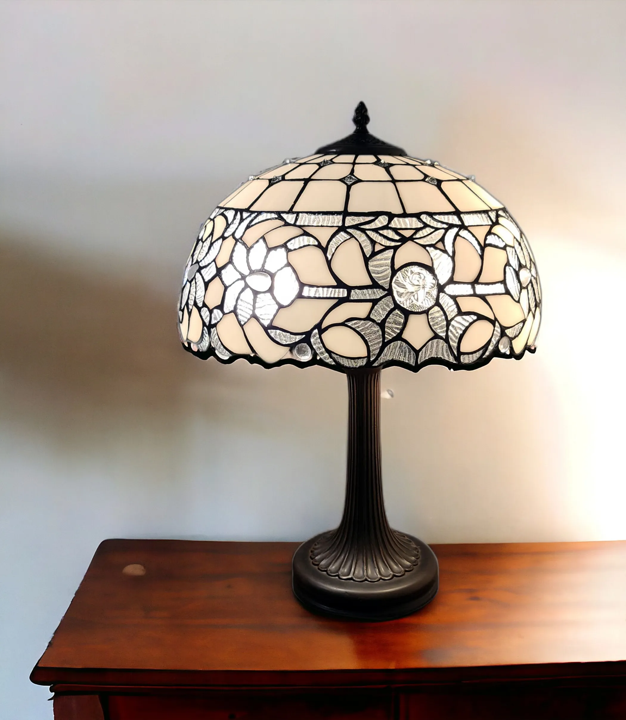 Đèn bàn kiểu chân nến 2 bóng 58cm khung kim loại nâu sẫm chụp trắng