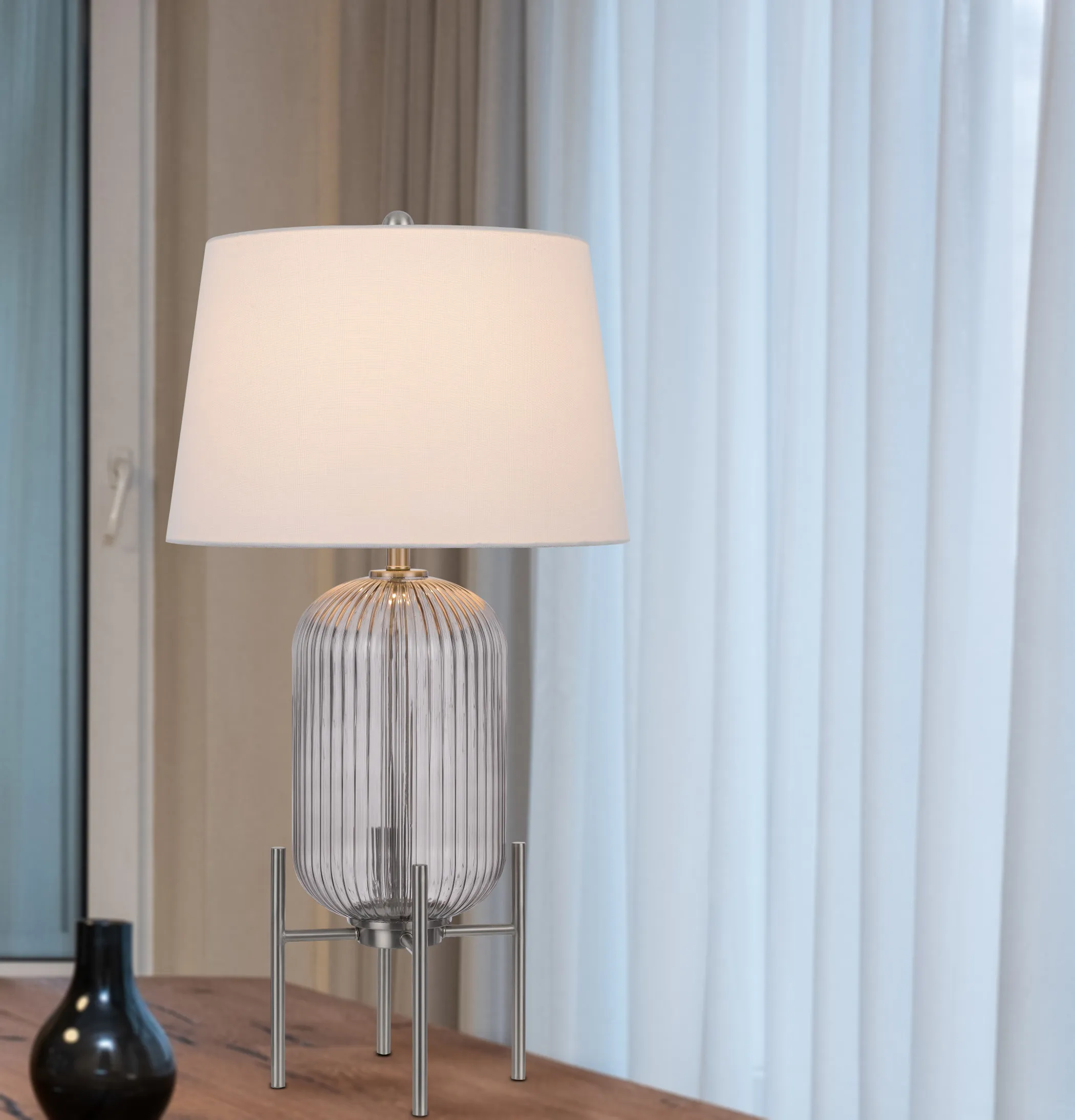 Đèn bàn thủy tinh dáng tròn màu niken 84cm chụp hình thang màu trắng - Ảnh 5