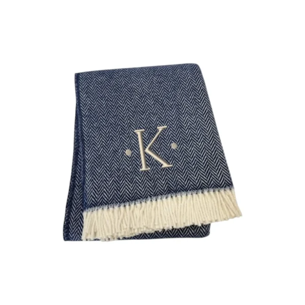 Chăn cotton pha dệt xương cá thêu chữ K màu xanh navy trắng, viền tua rua
