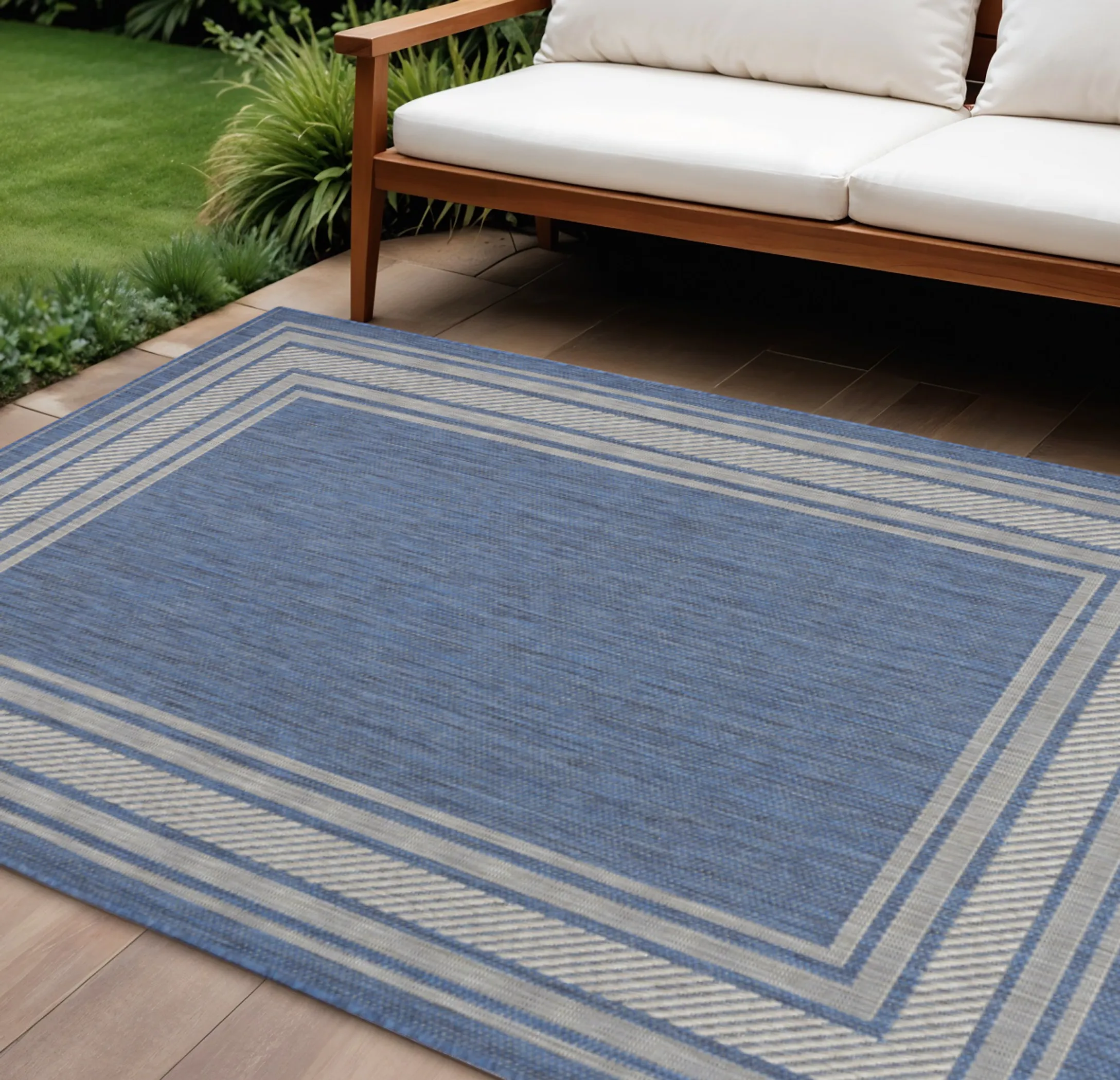 Thảm trải sàn 1,8m x 2,7m họa tiết hình học màu xanh denim và ngà