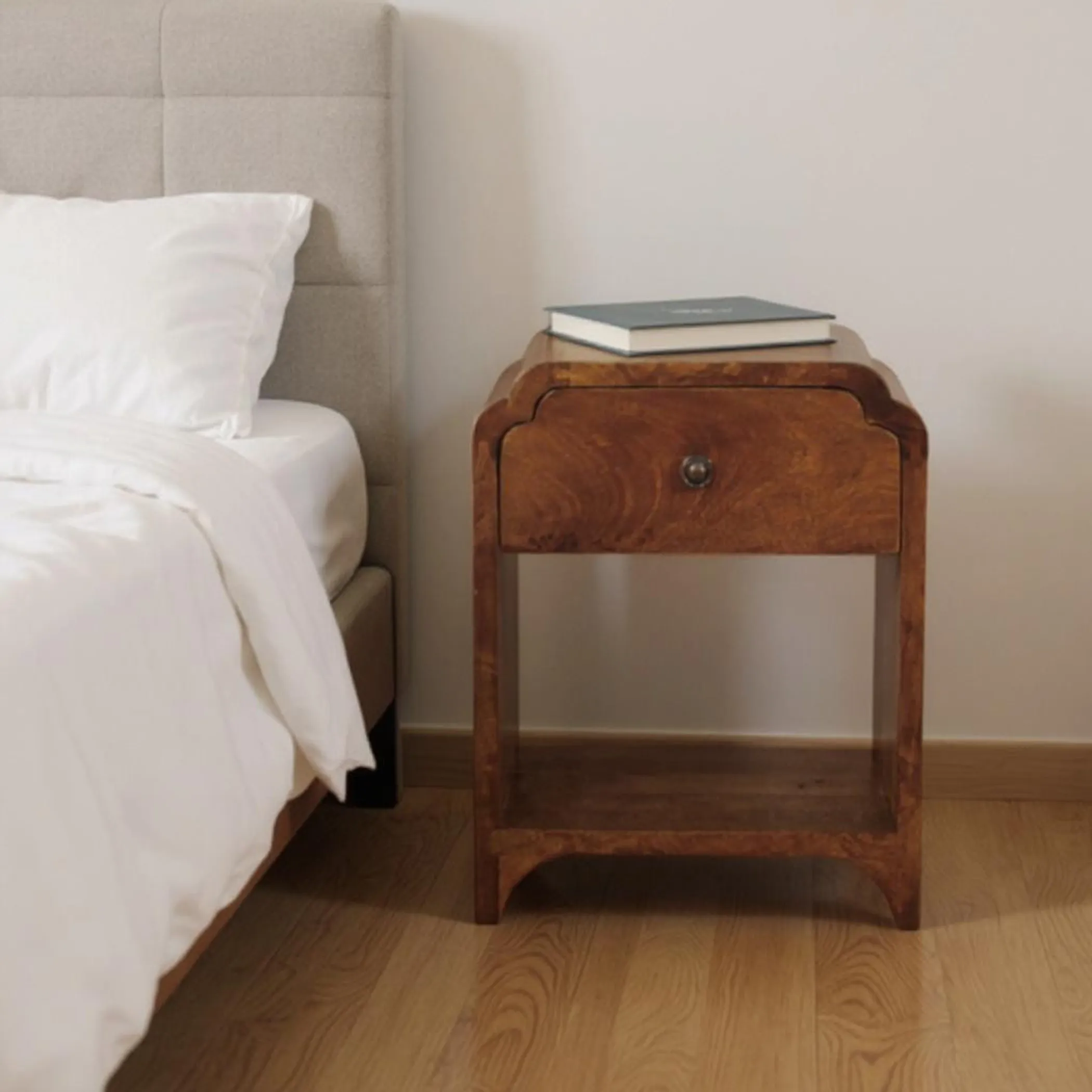 Tủ đầu giường 1 ngăn kéo gỗ xoài tự nhiên viền vỏ sò màu nâu hạt dẻ 41cm