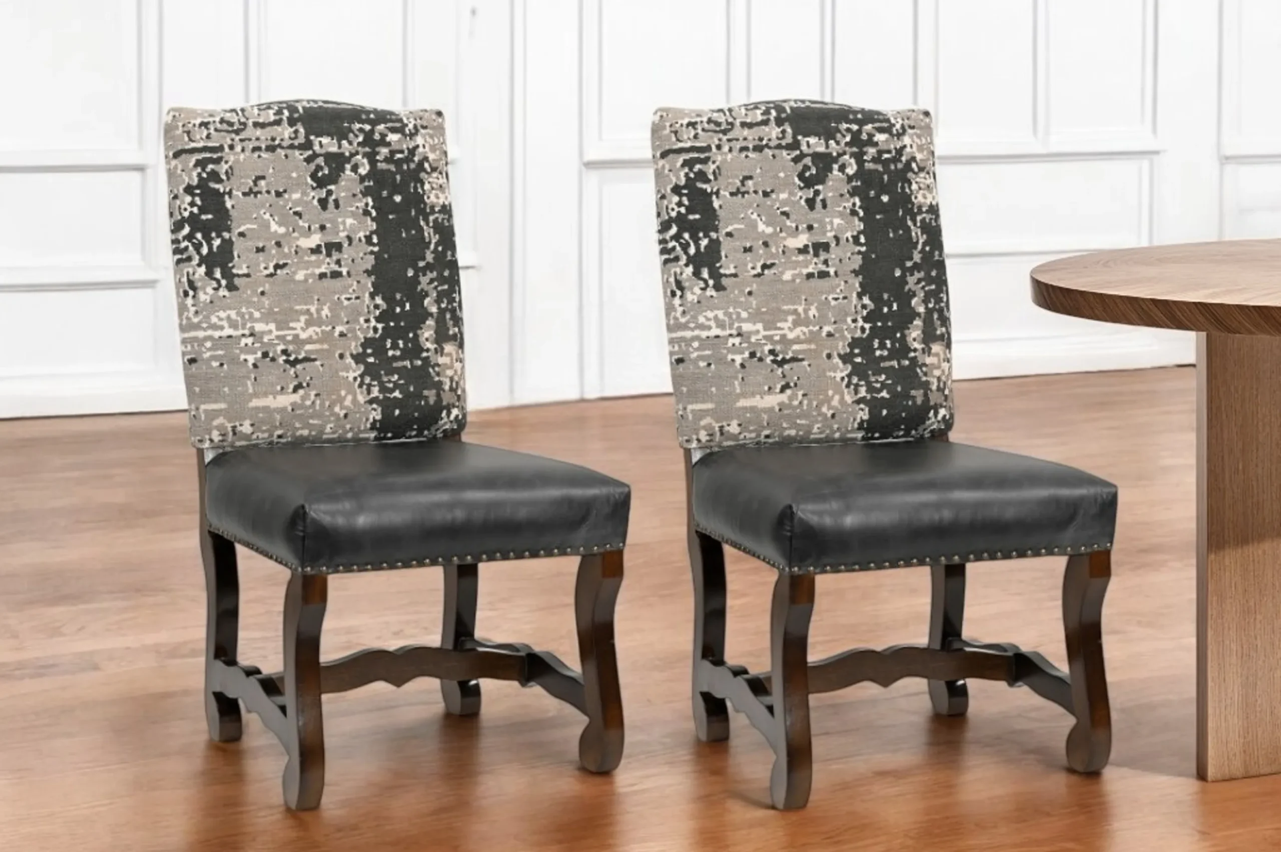 Bộ 2 ghế ăn gỗ tự nhiên bọc vải chenille và da màu đen xám nâu sẫm