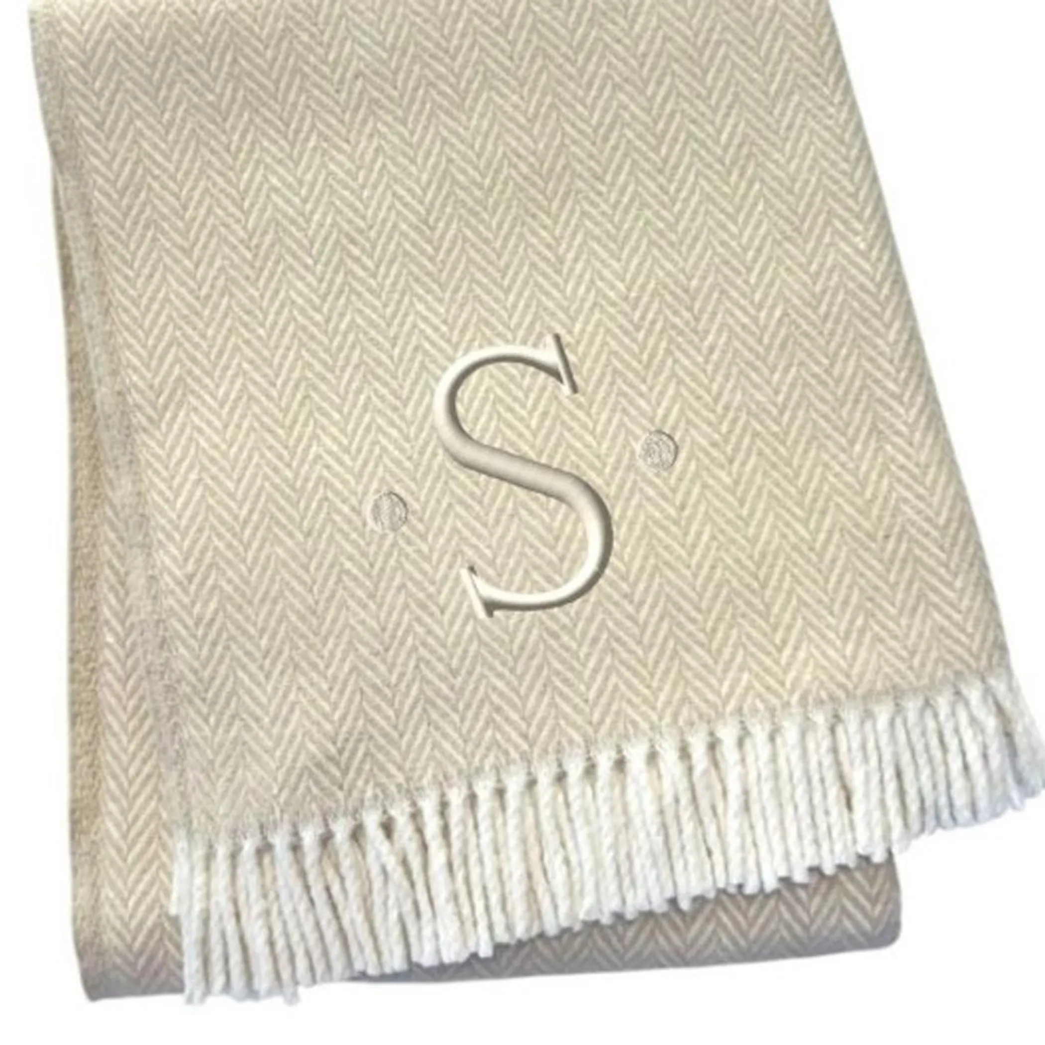 Chăn cotton pha dệt xương cá thêu chữ S màu lanh trắng, viền tua rua - Ảnh 4