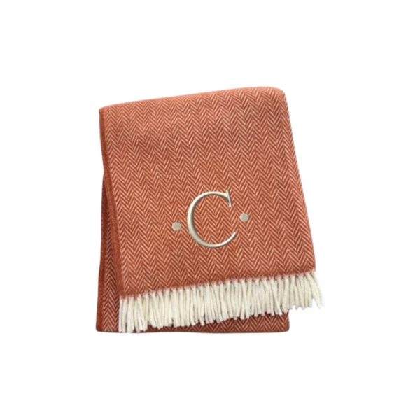 Chăn cotton pha dệt xương cá thêu chữ C màu đất nung trắng, viền tua rua