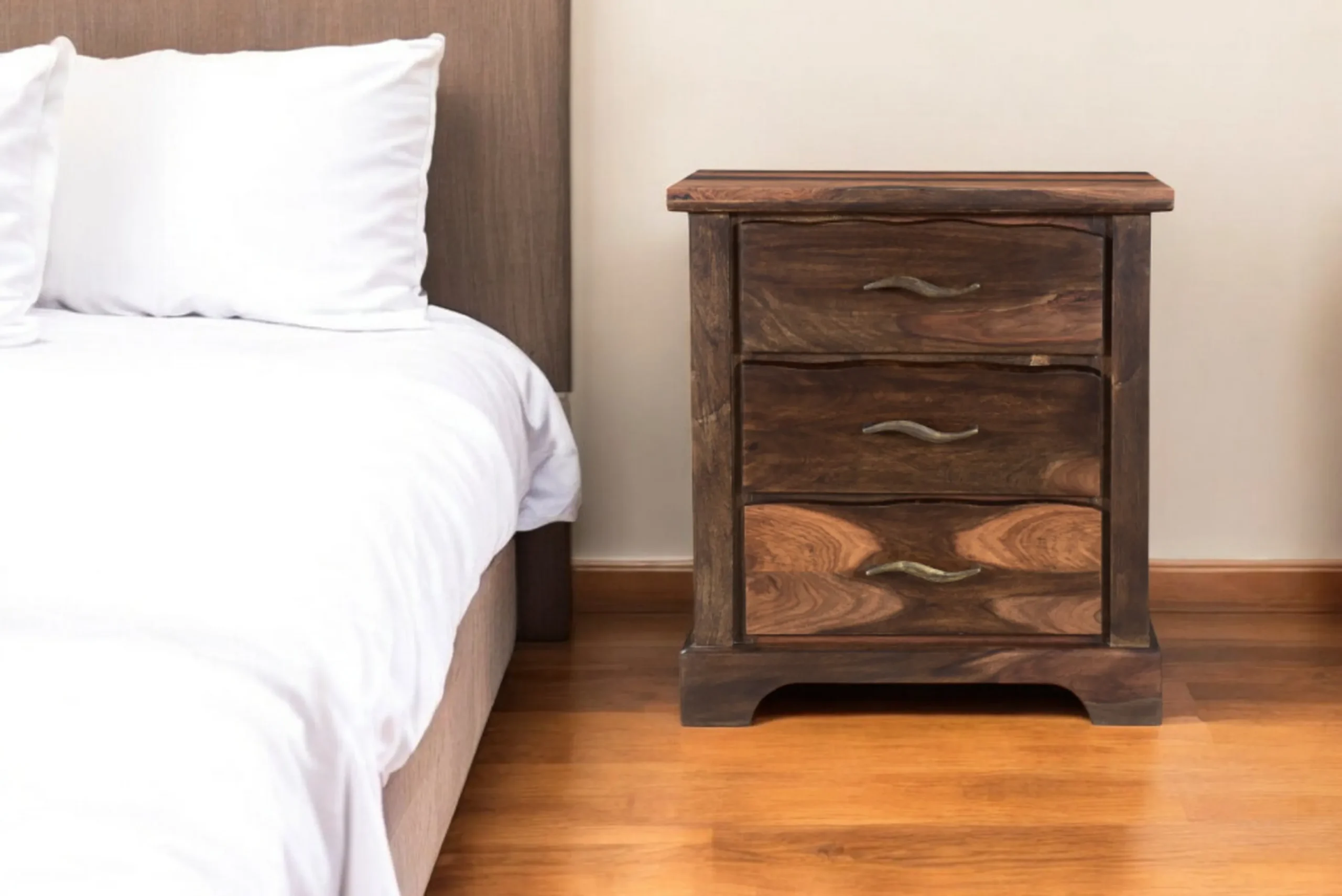 Tủ đầu giường gỗ tự nhiên 3 ngăn kéo màu nâu đậm 69cm