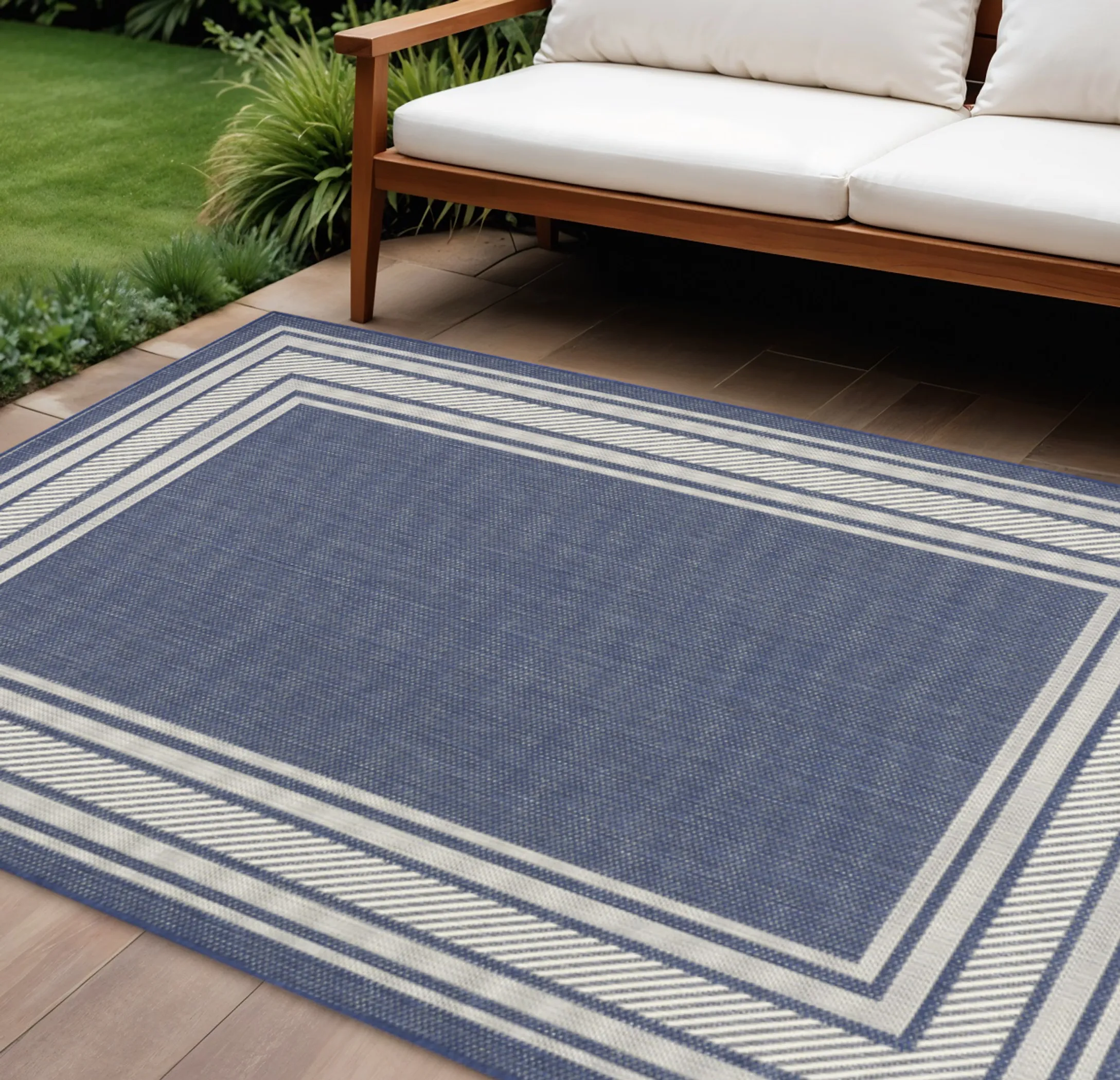 Thảm trải sàn 1,8m x 2,7m họa tiết hình học màu xanh navy và ngà