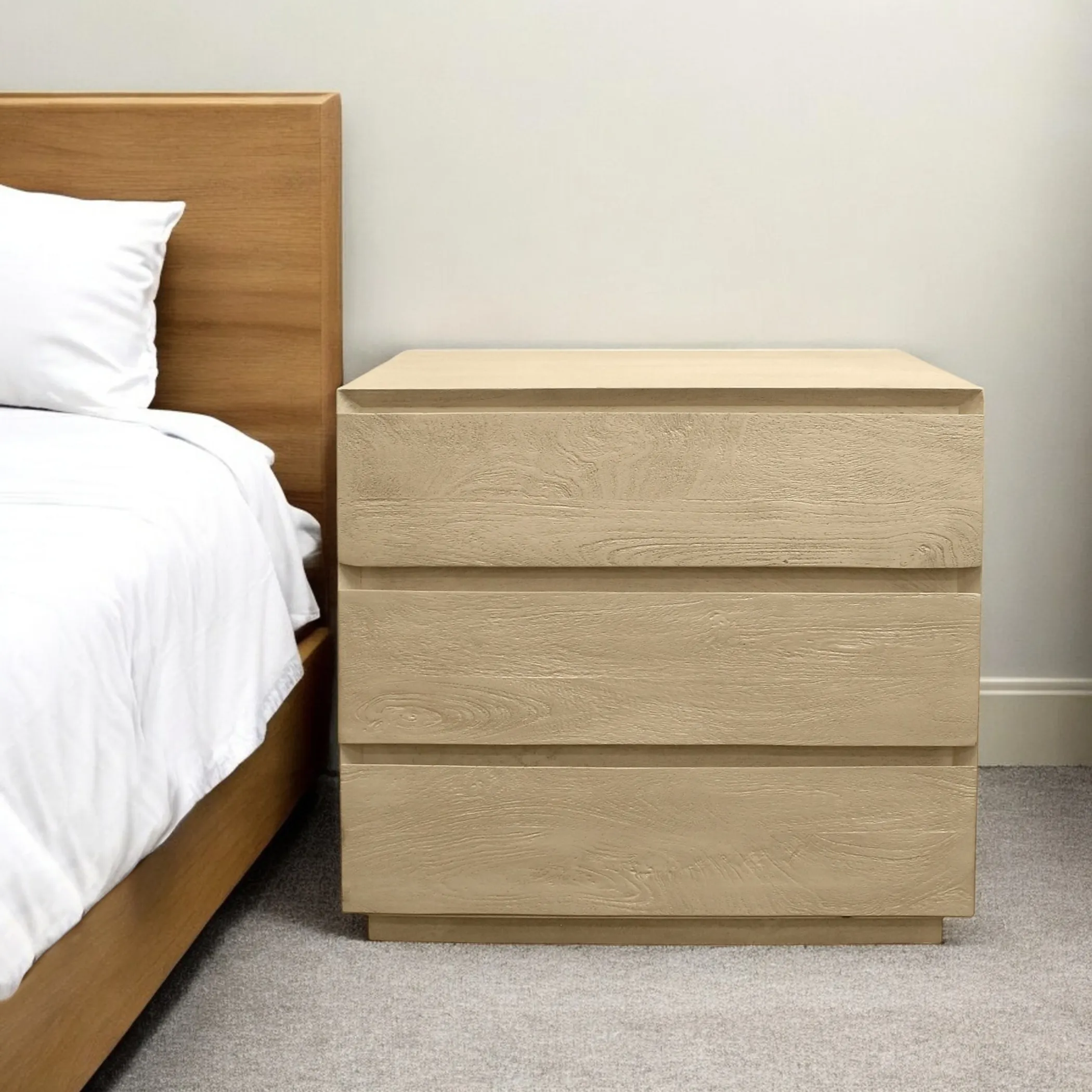 Tủ đầu giường gỗ tự nhiên 61cm ba ngăn kéo