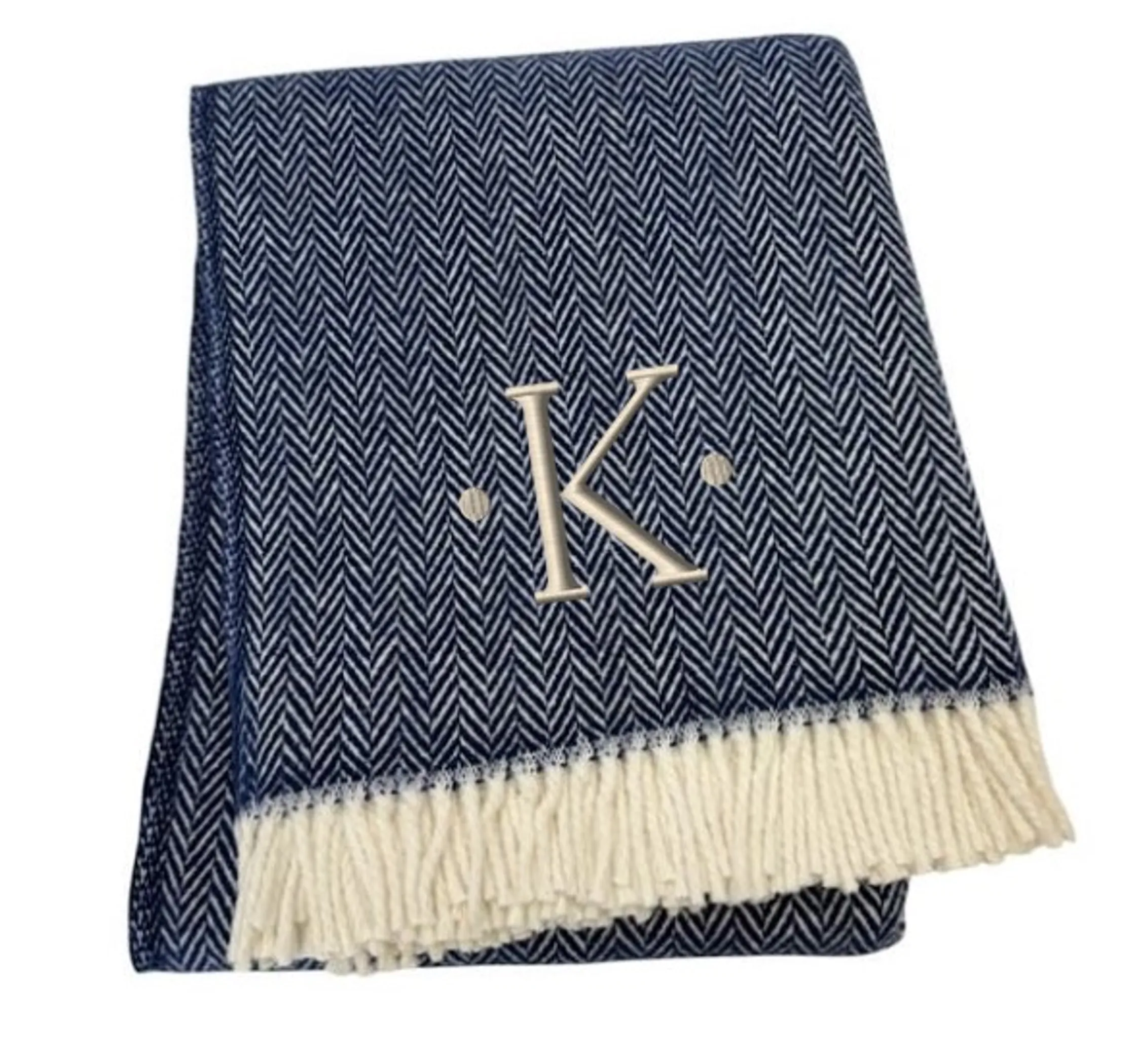 Chăn cotton pha dệt xương cá thêu chữ K màu xanh navy trắng, viền tua rua - Ảnh 3