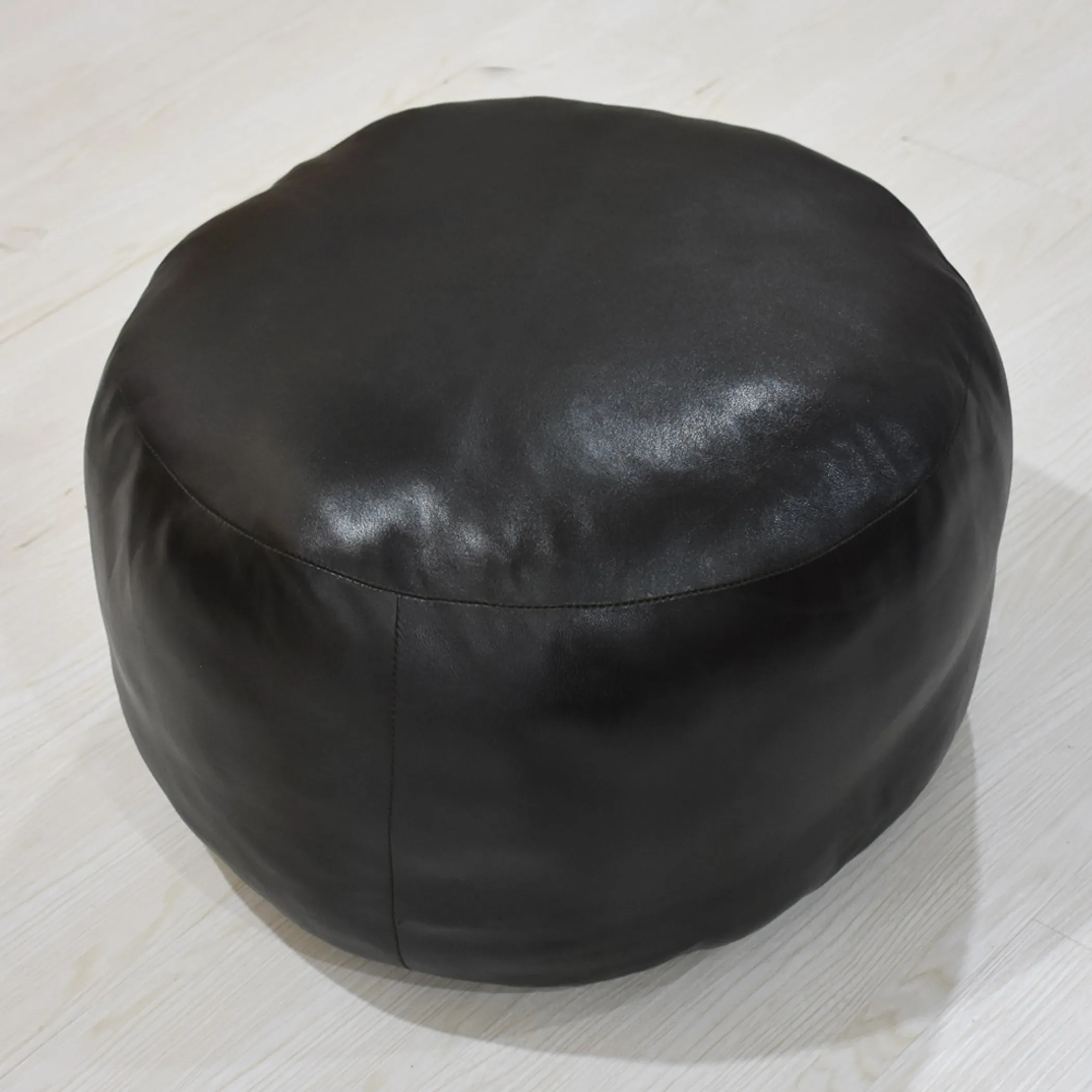 Đôn ngồi (pouf) tròn da dê thủ công màu xanh lá, ruột bông tái chế - Ảnh 3