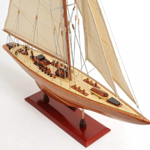 Mô hình du thuyền Endeavour bằng gỗ sơn vẽ tay 79cm