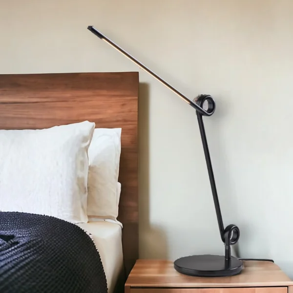 Đèn bàn làm việc LED USB kim loại màu đen 89cm