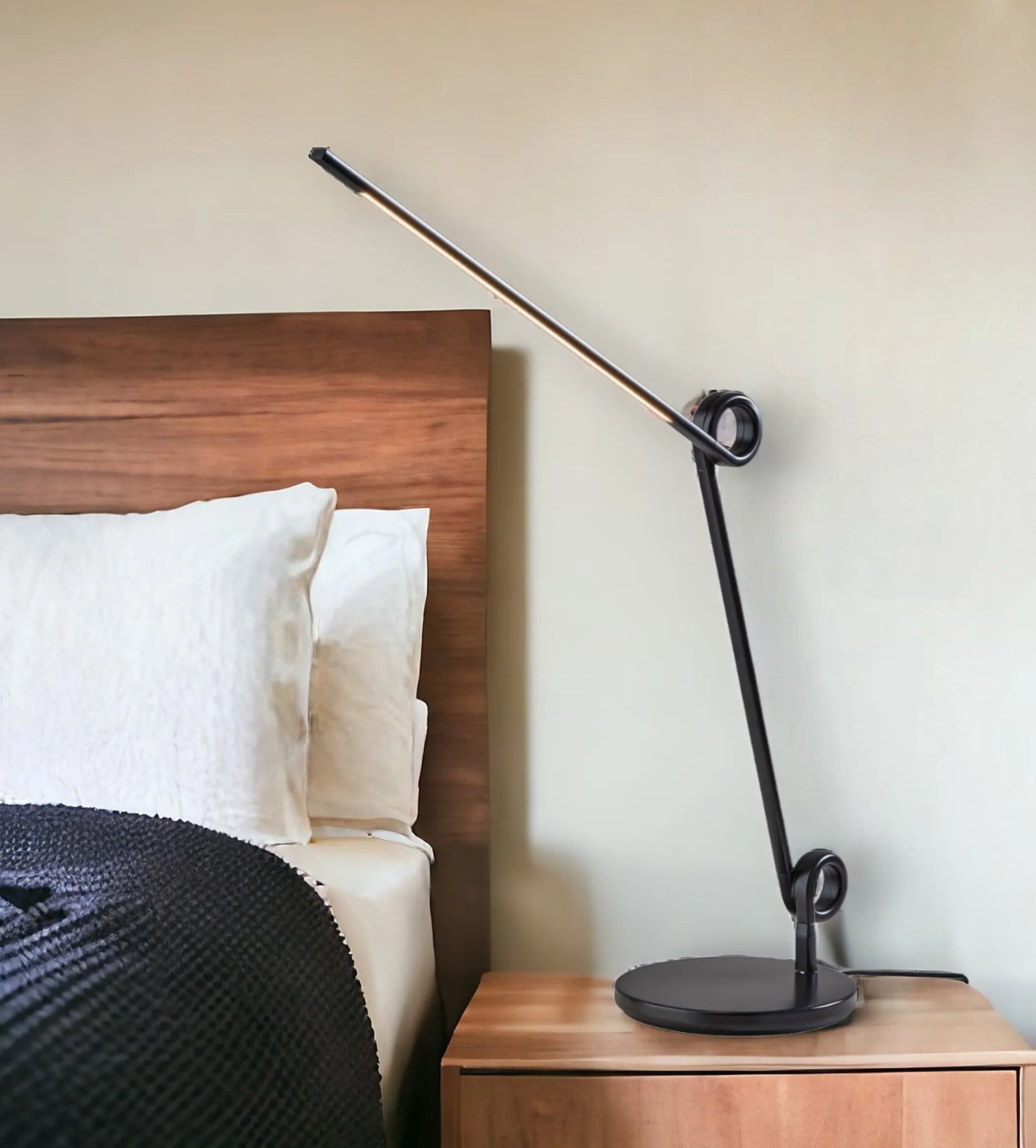 Đèn bàn làm việc LED USB kim loại màu đen 89cm