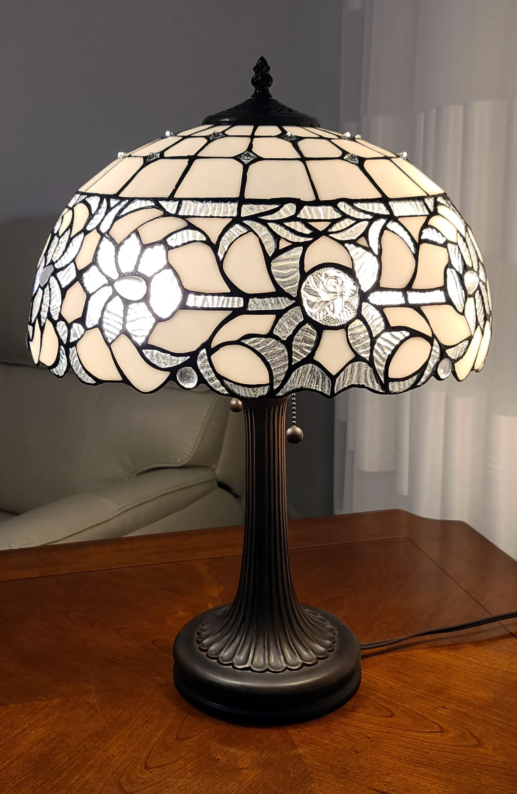 Đèn bàn kiểu chân nến 2 bóng 58cm khung kim loại nâu sẫm chụp trắng - Ảnh 4