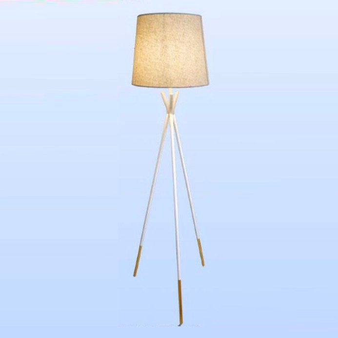Đèn cây đứng phòng khách DC3032TR thân kim loại cao 1,5m