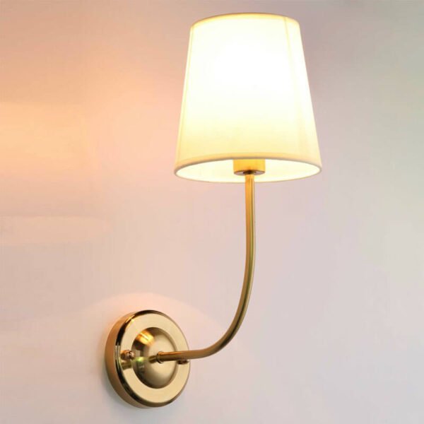 Đèn tường hiện đại xi mạ vàng đồng chao vải trắng DTV255