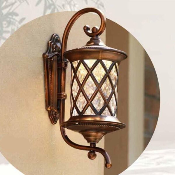 Đèn tường ngoài trời sơn vàng đồng giả cổ chao kính DTX194