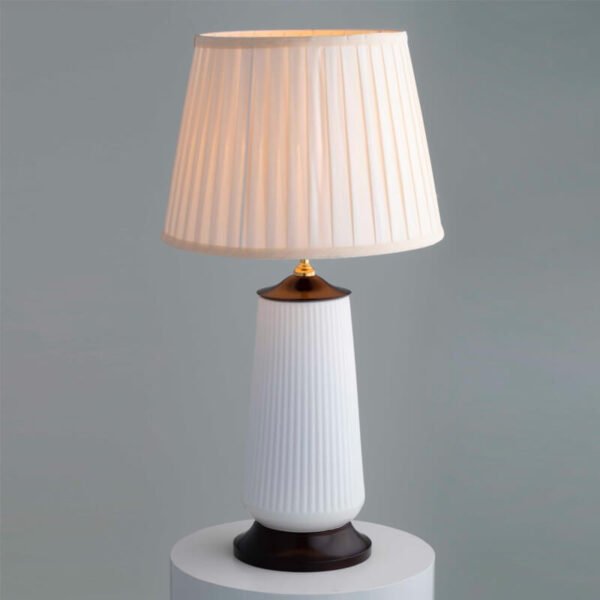 Đèn bàn hợp kim mạ vàng sơn nâu gốm sứ chụp vải trắng NV84 Ø32cm x cao 55cm