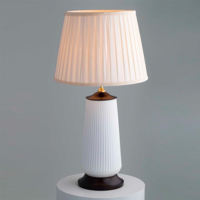 Đèn bàn hợp kim mạ vàng sơn nâu gốm sứ chụp vải trắng NV84 Ø32cm x cao 55cm