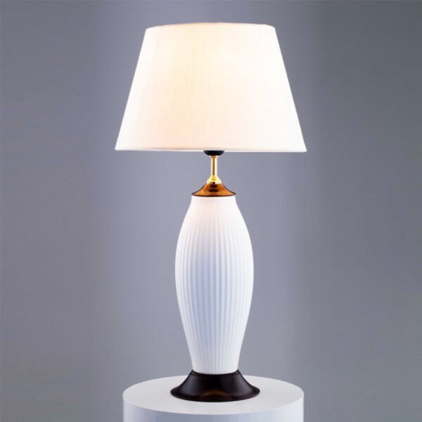 Đèn bàn hợp kim mạ vàng sơn nâu gốm sứ chụp vải trắng NV86 Ø30cm x cao 60cm