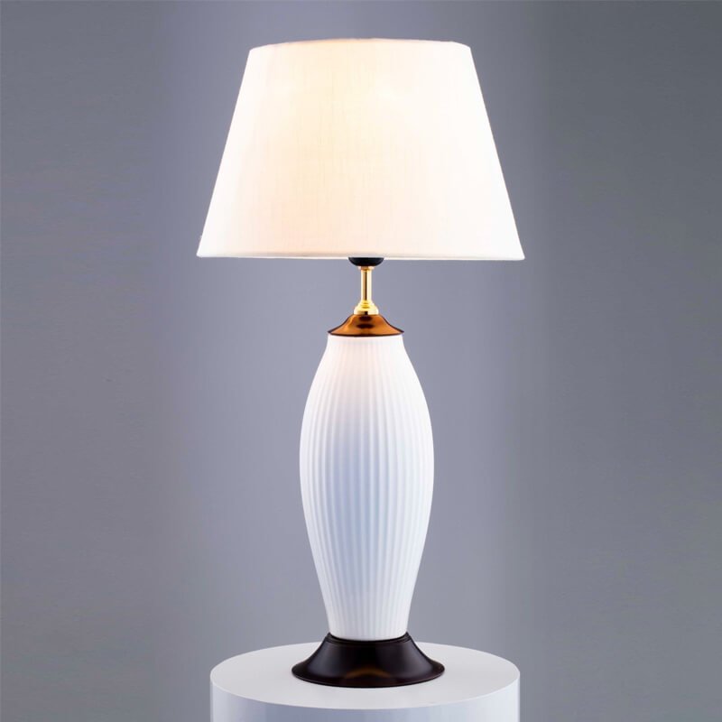 Đèn bàn hợp kim mạ vàng sơn nâu gốm sứ chụp vải trắng NV86 Ø30cm x cao 60cm