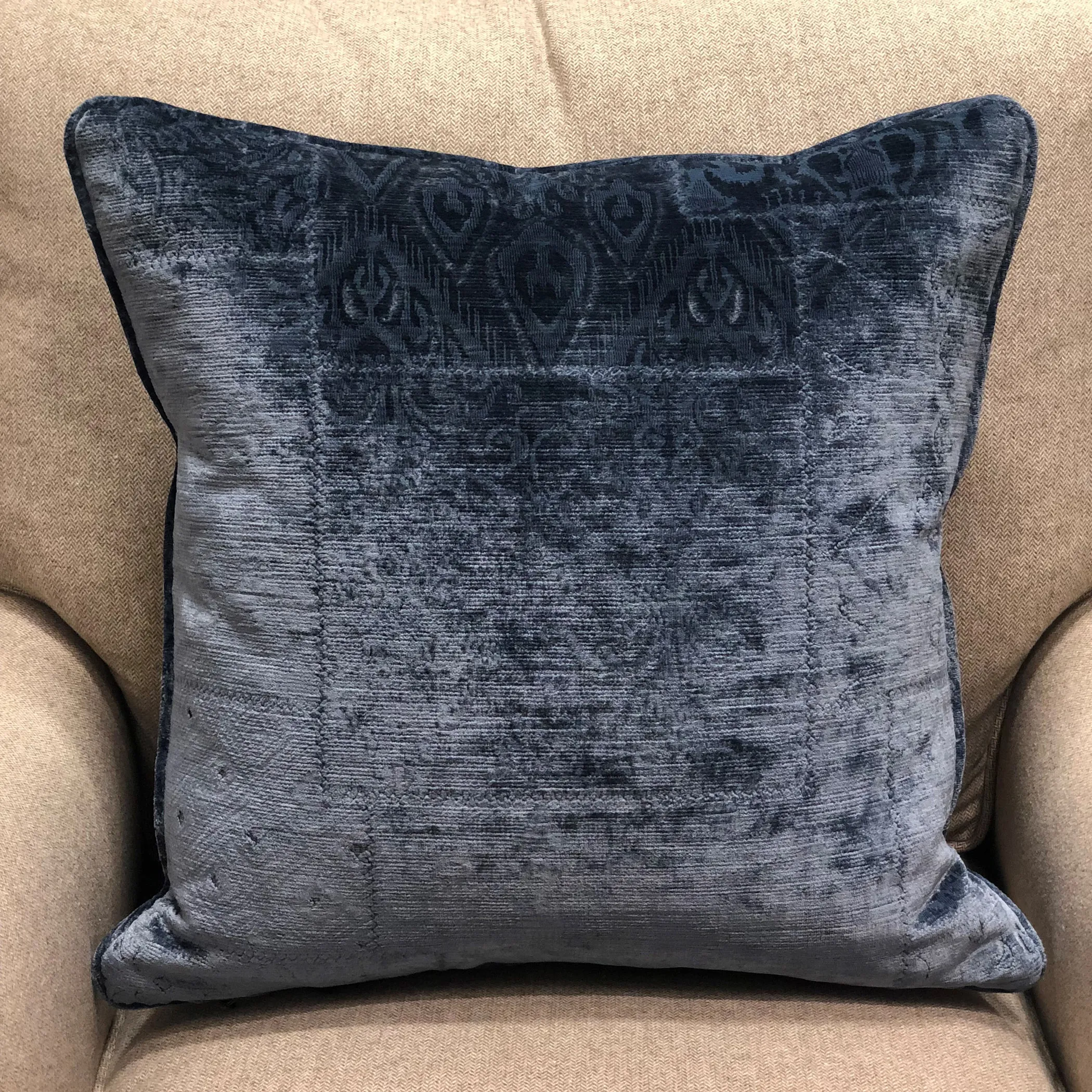 Gối tựa cao cấp Plutus nhung Bleu Velour màu xanh dương - Ảnh 2