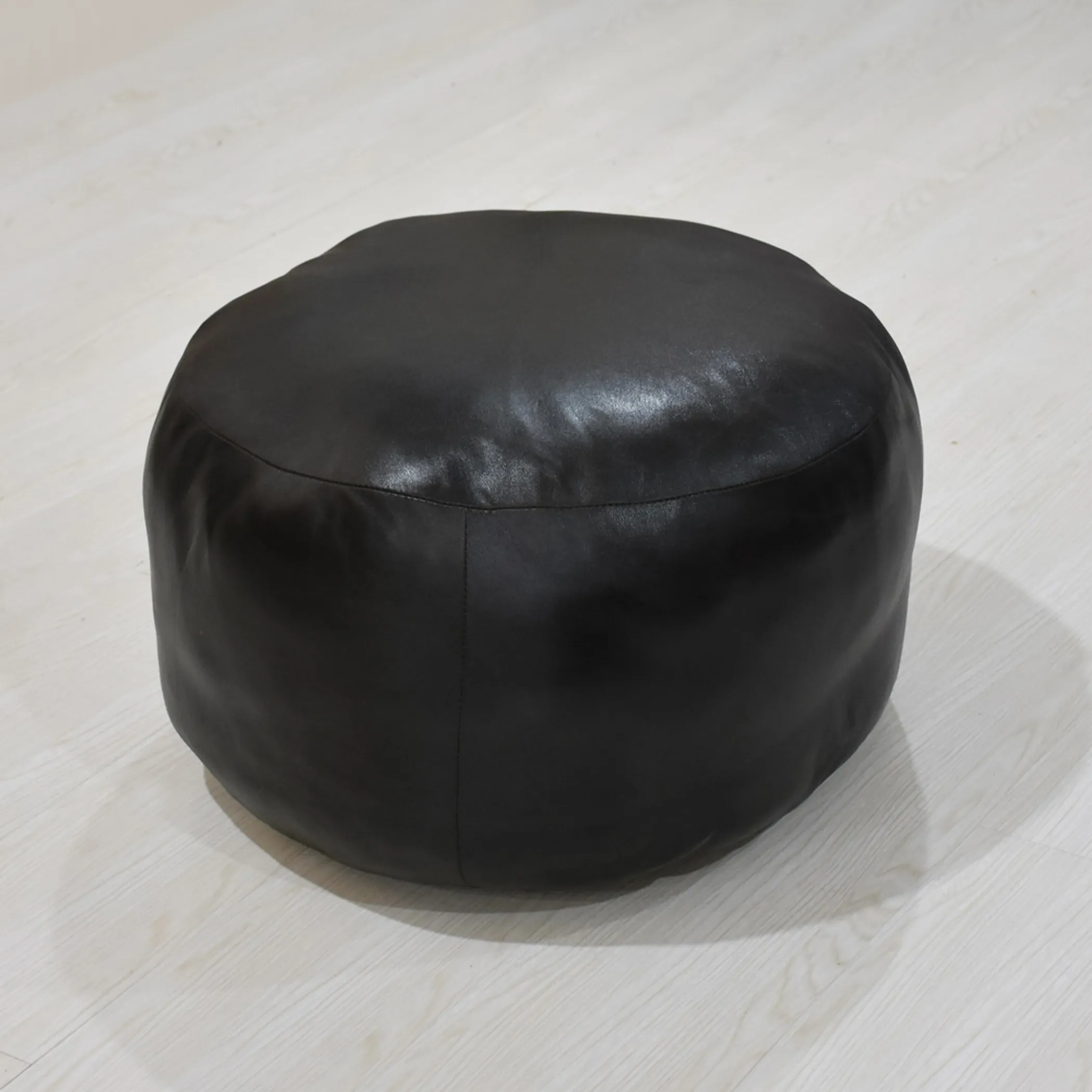 Đôn ngồi (pouf) tròn da dê thủ công màu xanh lá, ruột bông tái chế - Ảnh 2