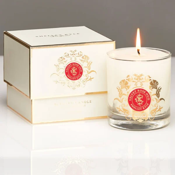 Nến thơm cổ điển hương hoa hồng nhung và trầm hương oud