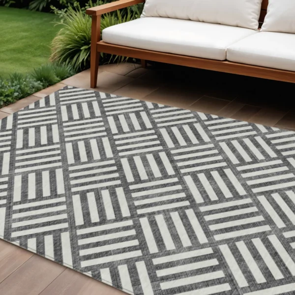 Thảm trải sàn giặt được 3m x 4,3m họa tiết hình học màu đen và ngà