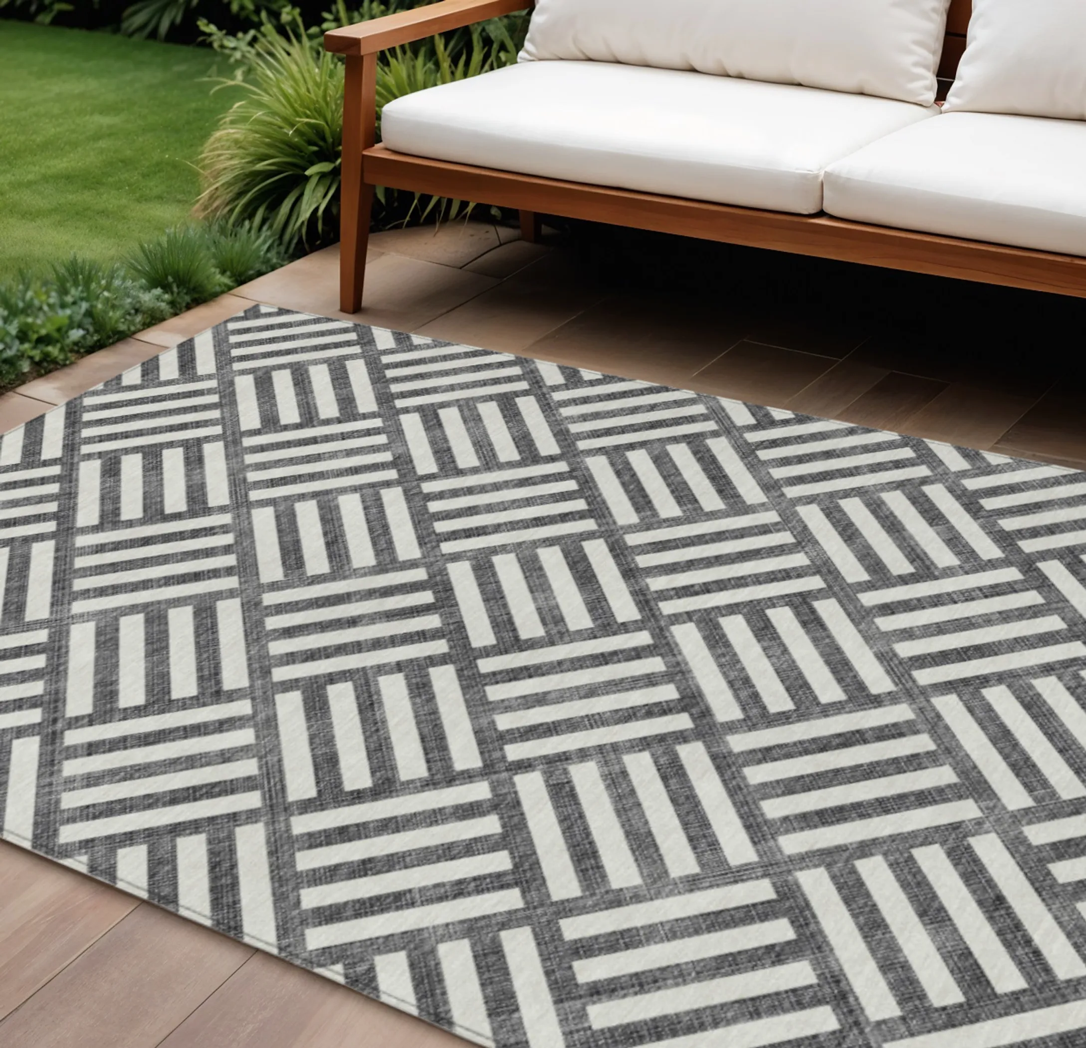 Thảm trải sàn giặt được 3m x 4,3m họa tiết hình học màu đen và ngà