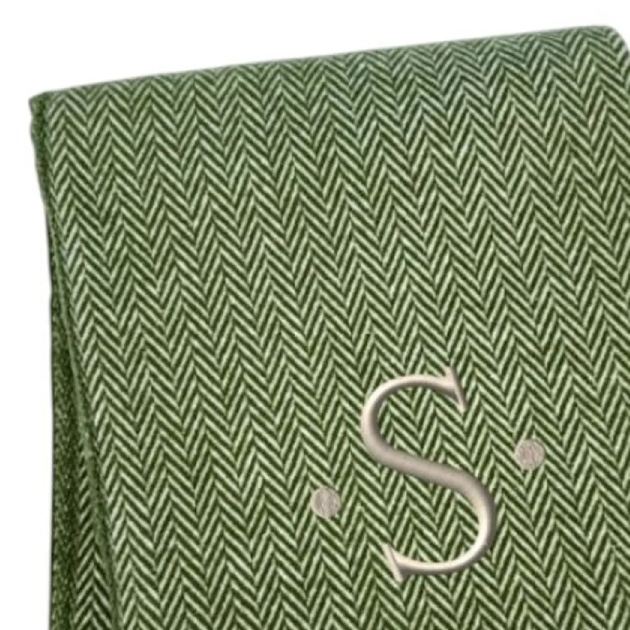 Chăn cotton pha dệt xương cá thêu chữ S màu xanh rêu trắng, viền tua rua - Ảnh 4