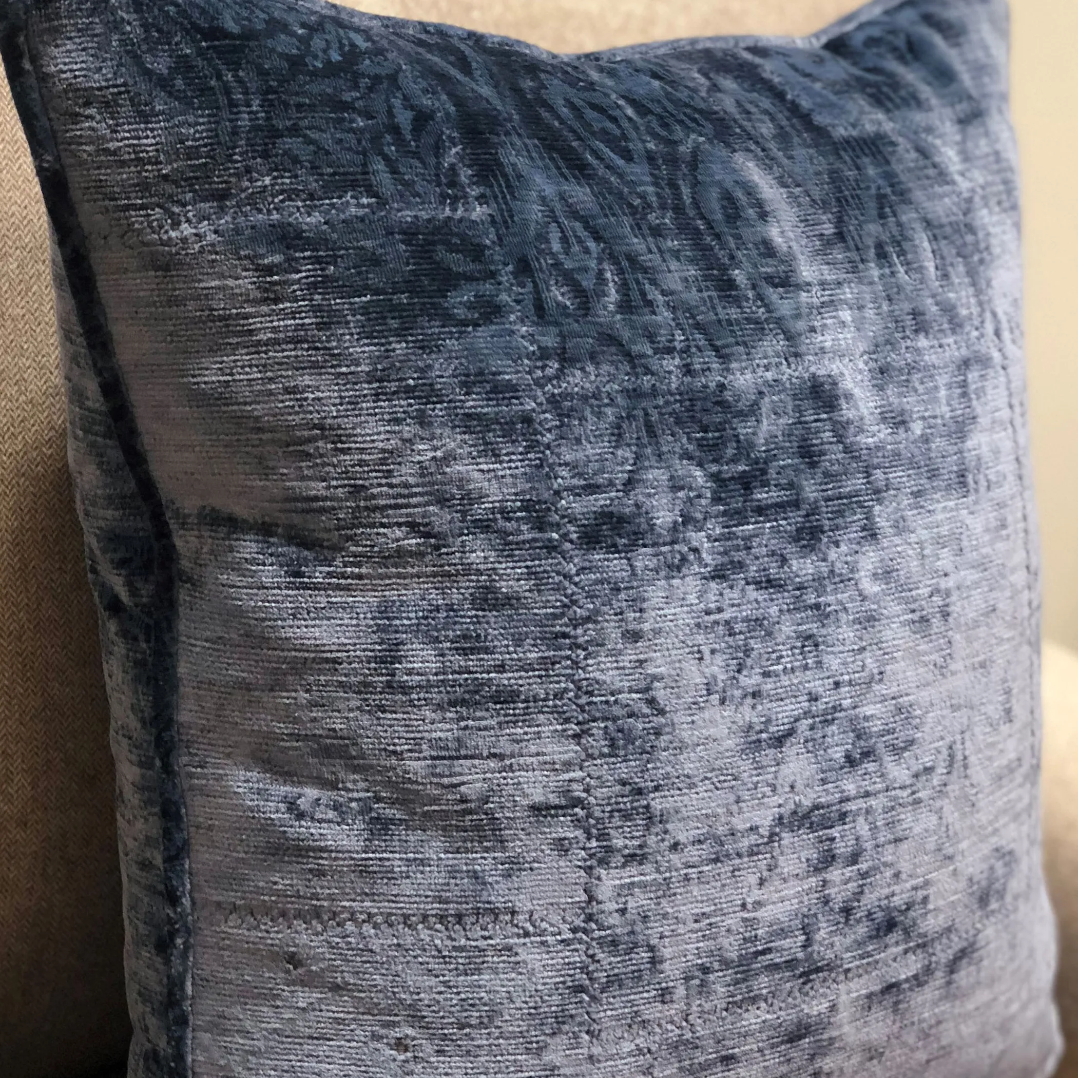 Gối tựa cao cấp Plutus nhung Bleu Velour màu xanh dương - Ảnh 3
